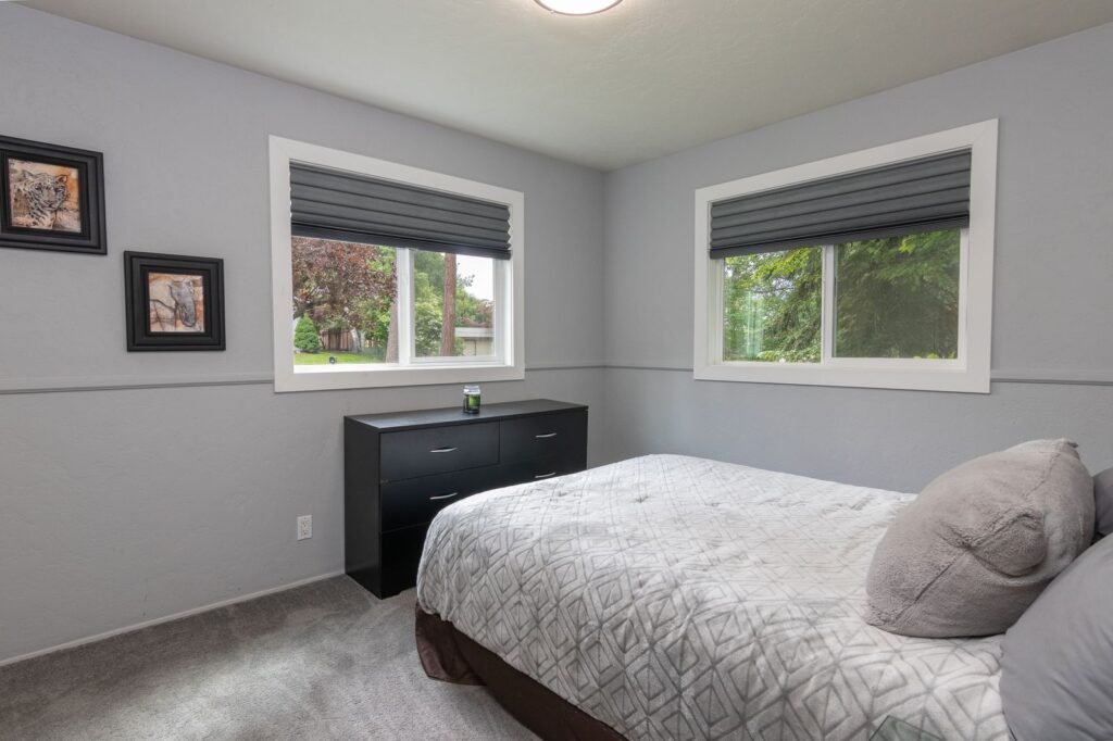 Room-darkening shades in a guest bedroom